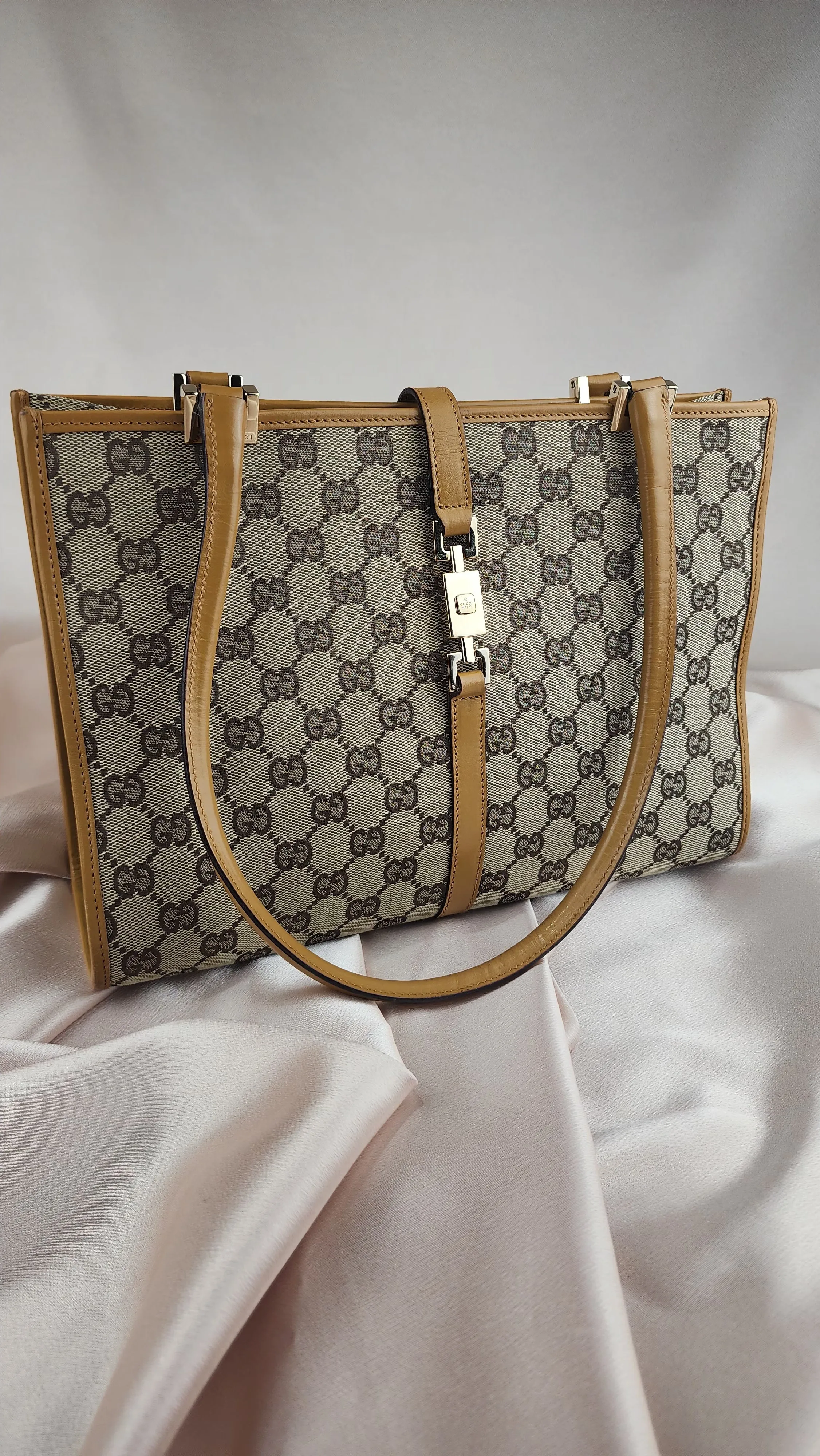 Gucci Jackie GG Canvas Hand Bag - 1018