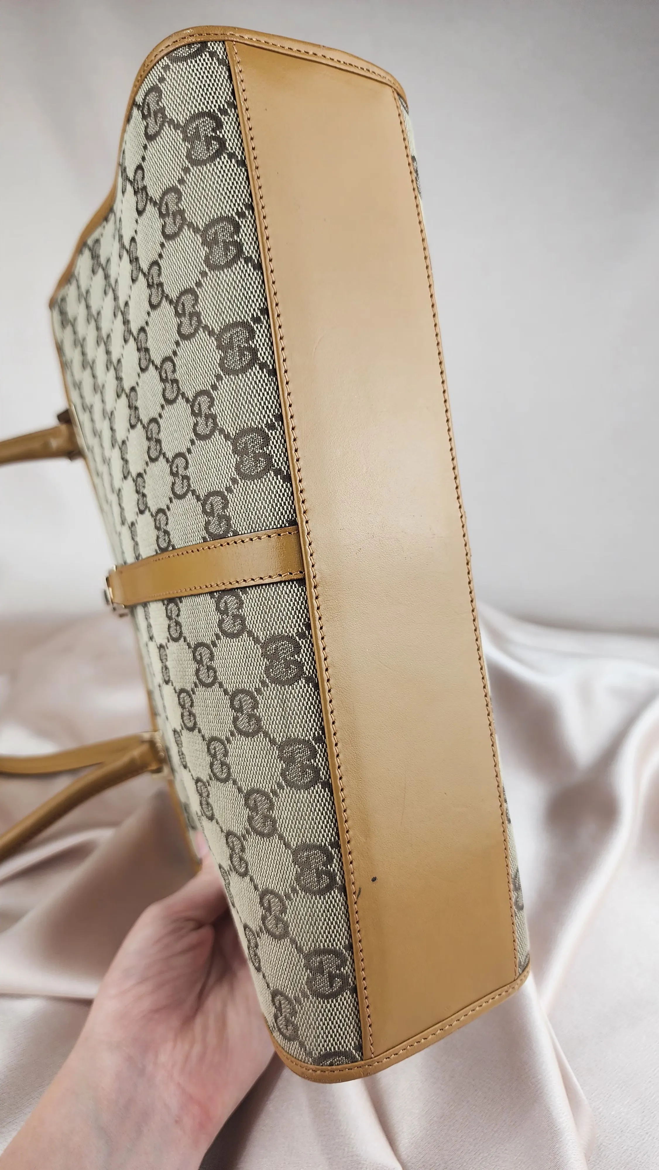 Gucci Jackie GG Canvas Hand Bag - 1018