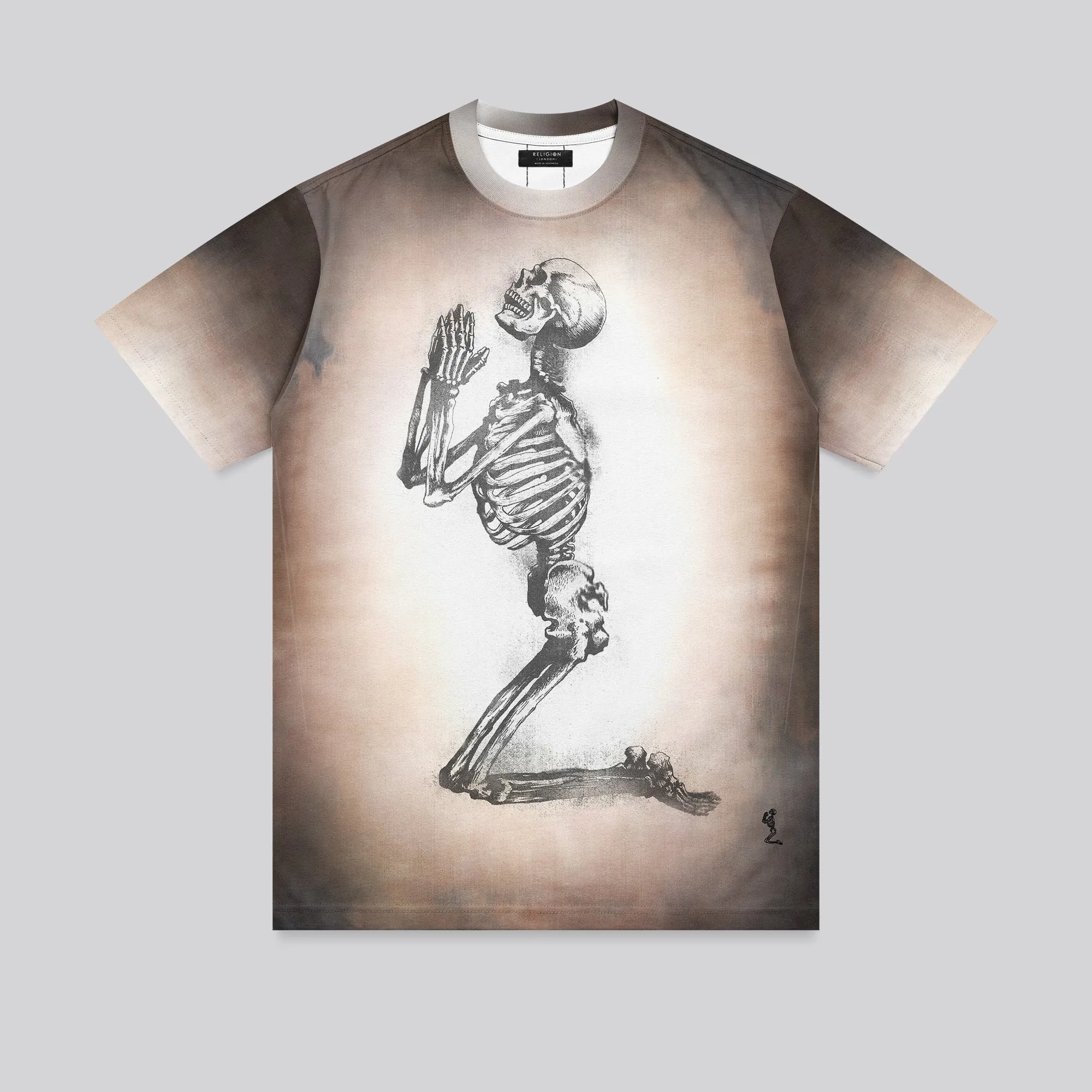 PRAYING SKELETON T-SHIRT CARDINAL